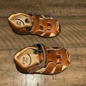 Brown Strude Rite toddler shoes size 4